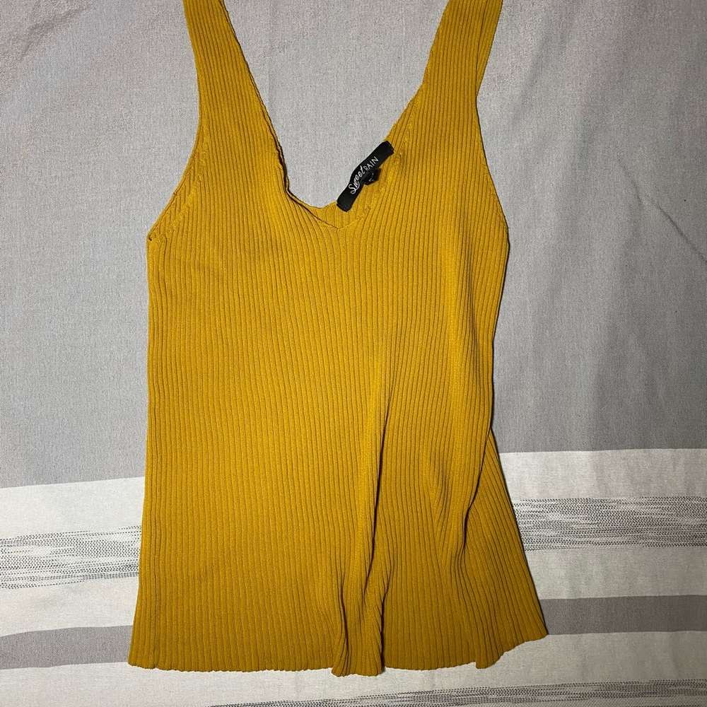 Womens shorts and shirt bundle - Picture 3 of 4